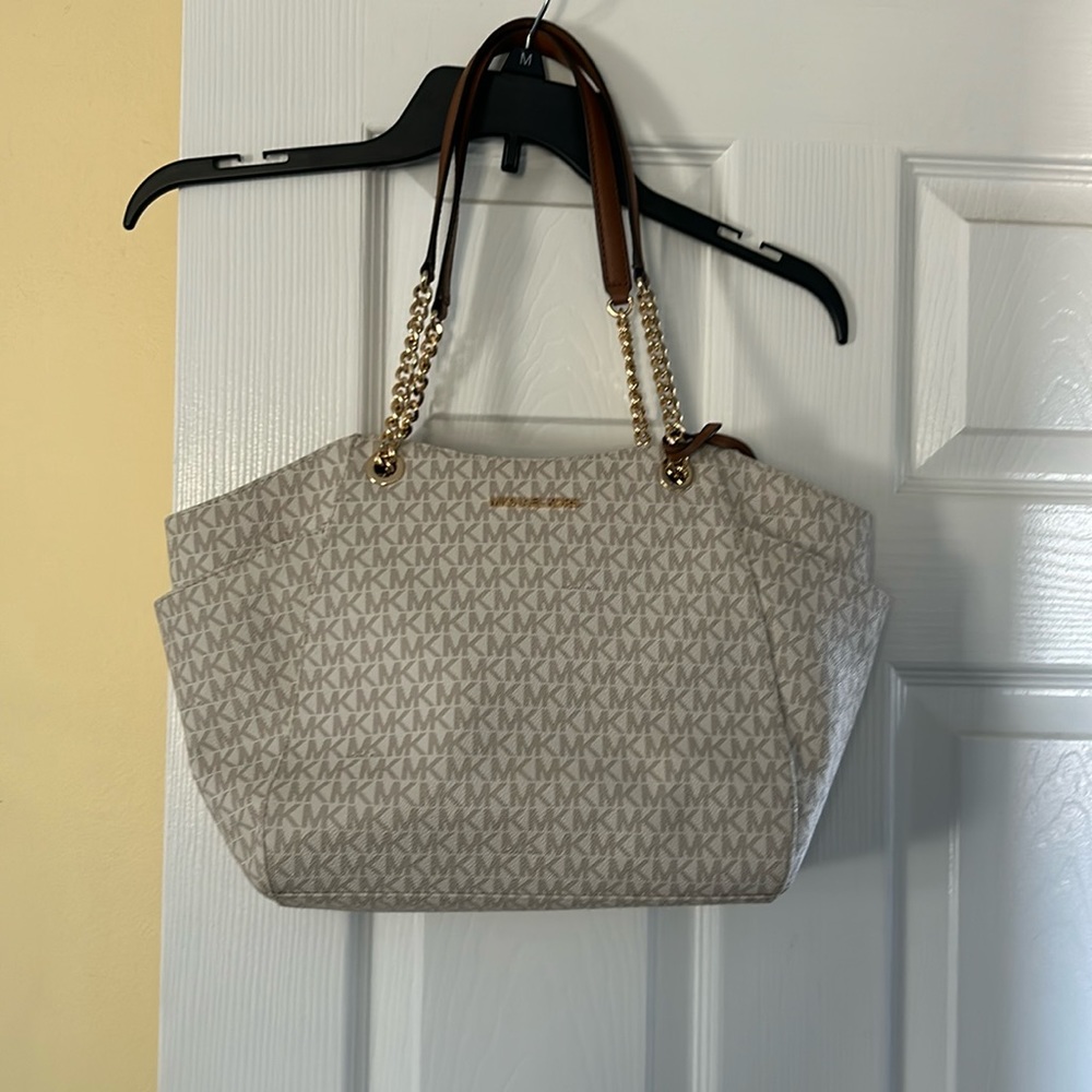 Beautiful Michael Kors shoulder bag